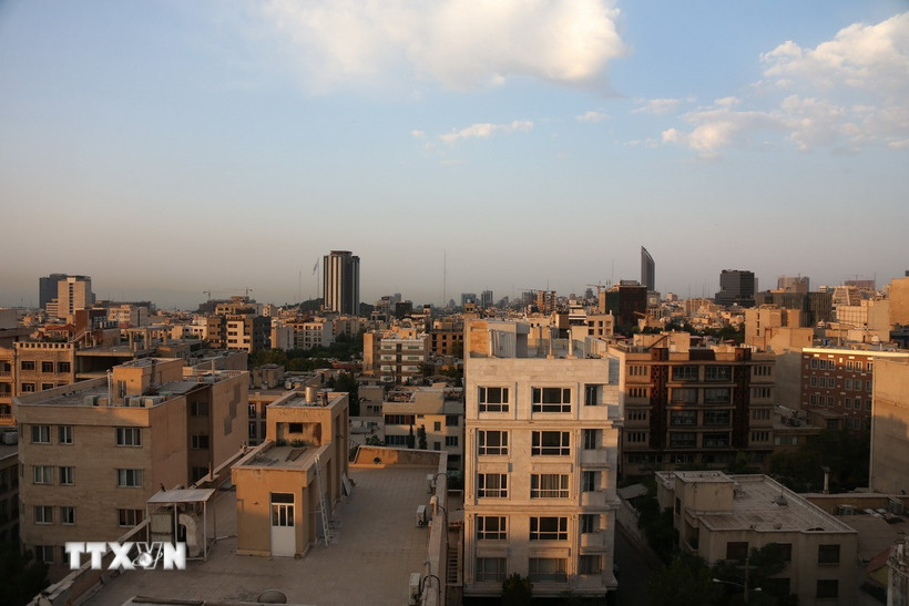 Quang cảnh thủ đô Tehran của Iran ngày 13/6/2025. (Ảnh: THX/TTXVN)