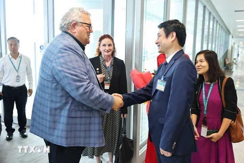 Chủ tịch Quốc hội New Zealand đến Hà Nội, bắt đầu thăm chính thức Việt Nam
