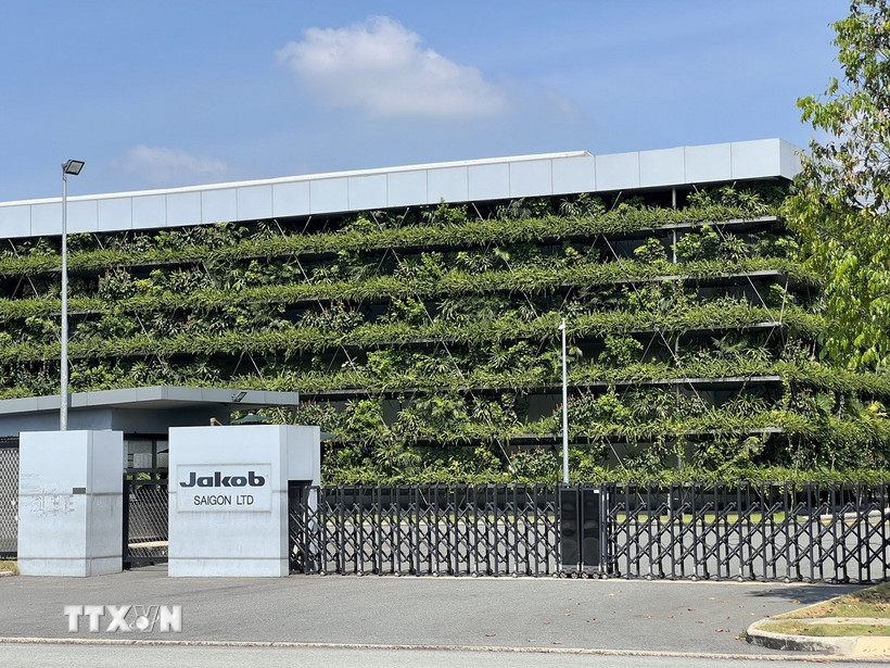 Công ty TNHH Jakob Sài Gòn hoạt động tại Khu công nghiệp Việt Nam - Singapore là đơn vị chuyển đổi xanh tiêu biểu tại Bình Dương. (Ảnh: Dương Chí Tưởng/TTXVN)