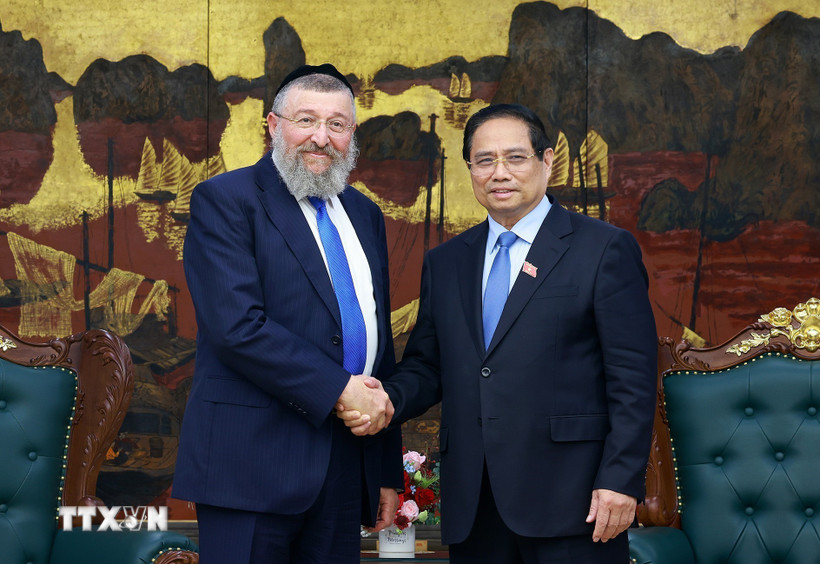 Thủ tướng Phạm Minh Chính tiếp Bộ trưởng Bộ Lao động Nhà nước Israel Yoav Ben Tzur. (Ảnh: Dương Giang/TTXVN)