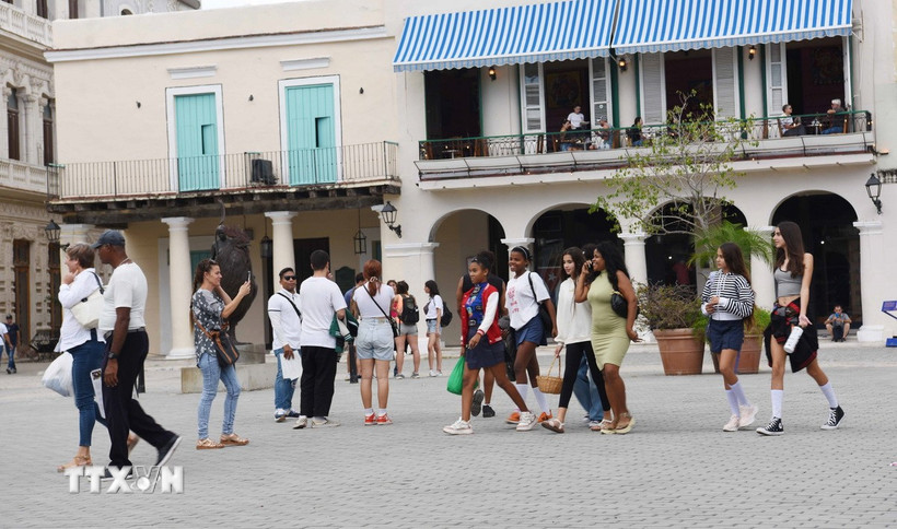 Du khách quốc tế tại La Habana. (Ảnh: Việt Hùng/TTXVN)