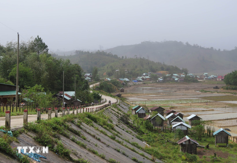 xã Măng Bút, huyện Kon Plông, tỉnh Kon Tum chính thức được đóng điện, hòa điện lưới Quốc gia. Ảnh: Dư Toán – TTXVN.