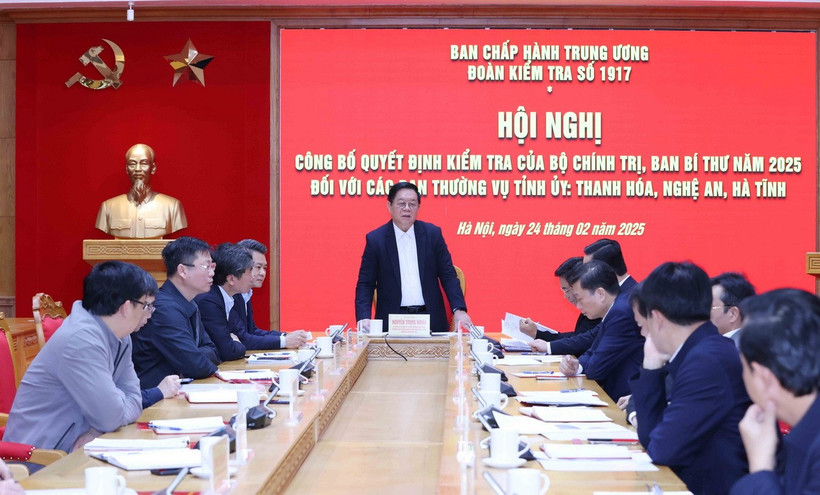 Đồng chí Nguyễn Trọng nghĩa, Ủy viên Bộ Chính trị, Bí thư Trung ương Đảng, Trưởng Ban Tuyên giáo và Dân vận Trung ương, Trưởng Đoàn Kiểm tra phát biểu chỉ đạo Hội nghị. (Ảnh: Phương Hoa/TTXVN)