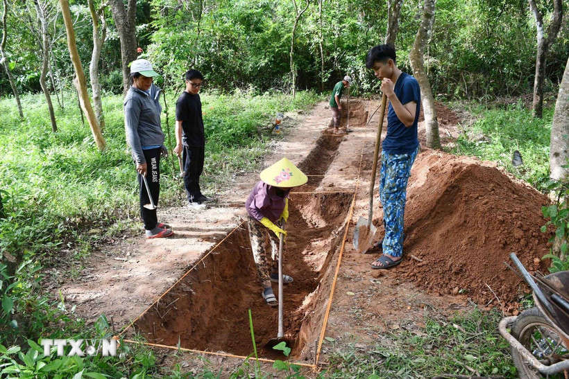 Các nhà khoa học đã phát hiện ra dấu tích của con đường dài 170 mét vào cuối năm 2025 với nhiều bí ẩn. (Ảnh: Đàn Hữu Trung/TTXVN)