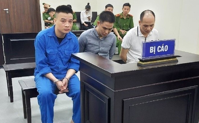 Ba bị cáo đồng phạm của Sơn tại phiên tòa tháng 8/2023. (Nguồn: Báo Công an Nhân dân)