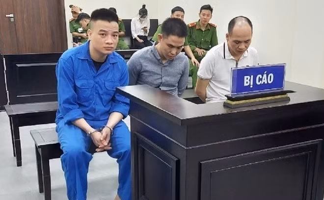 Ba bị cáo đồng phạm của Sơn tại phiên tòa tháng 8/2023. (Nguồn: Báo Công an Nhân dân)