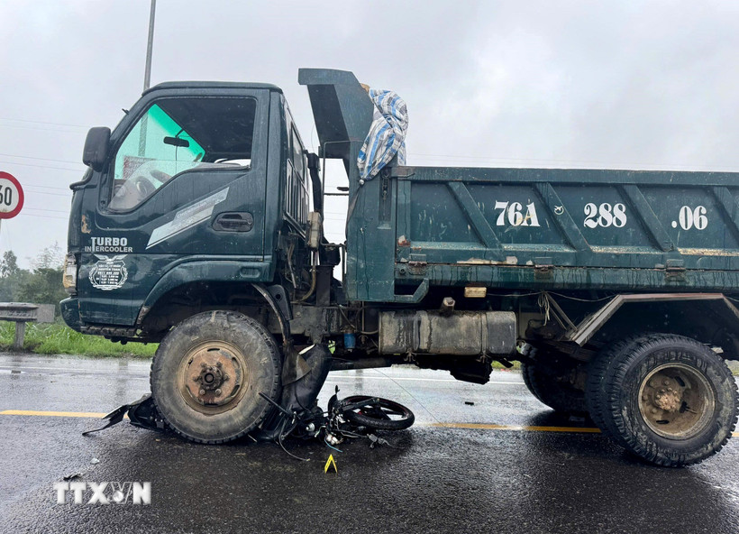 Hiện trường vụ tai nạn. (Ảnh: Lê Phước Ngọc/TTXVN)