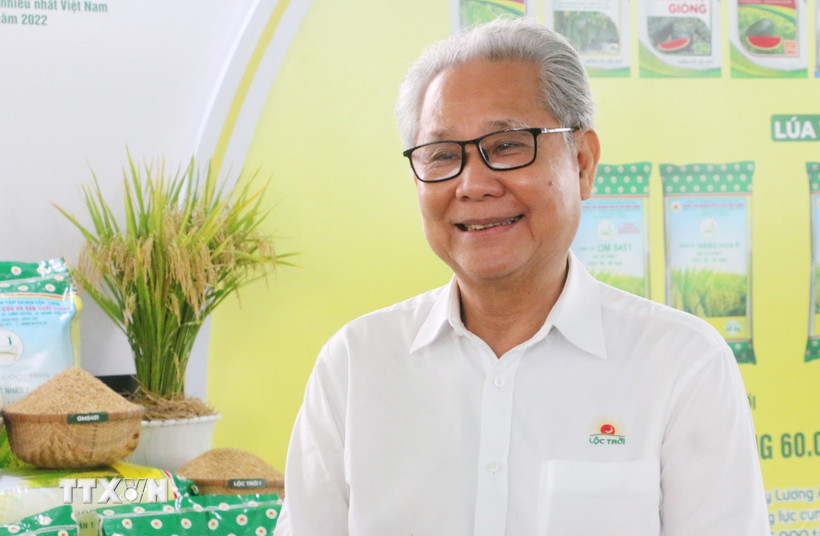 Ông Huỳnh Văn Thòn, Anh hùng Lao động, Chủ tịch Hội đồng quản trị Công ty Cổ phần Tập đoàn Lộc Trời góp ý dự thảo văn kiện Đại hội XIV của Đảng. (Ảnh: Công Mạo/TTXVN)