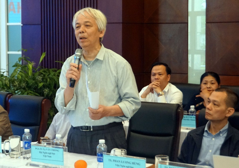 Các nhà khoa học, nhà nghiên cứu phát biểu tại hội thảo. (Ảnh: Trịnh Bang Nhiệm/TTXVN)