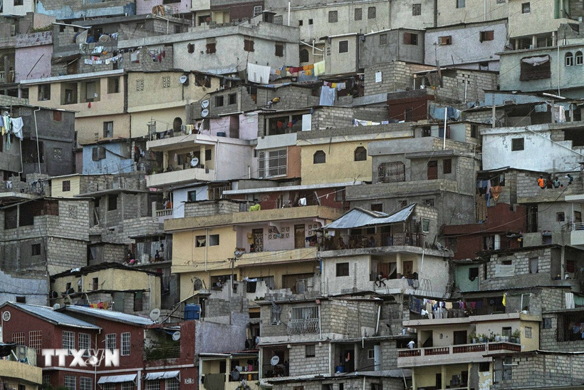 Một khu dân cư ở Port-au-Prince, Haiti. (Ảnh: THX/TTXVN)