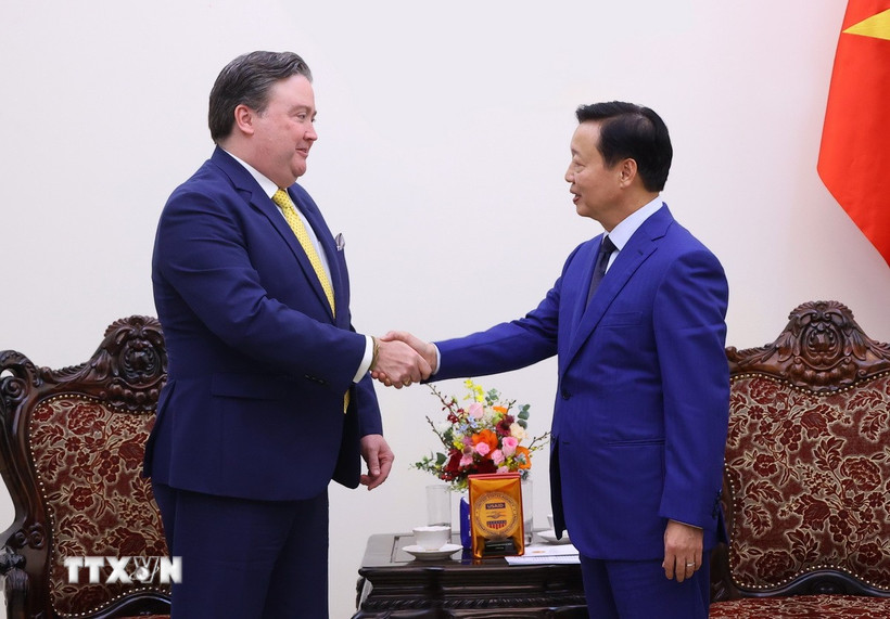 Phó Thủ tướng Trần Hồng Hà tiếp Đại sứ Hoa Kỳ tại Việt Nam Marc Knapper. (Ảnh: Văn Điệp/TTXVN)