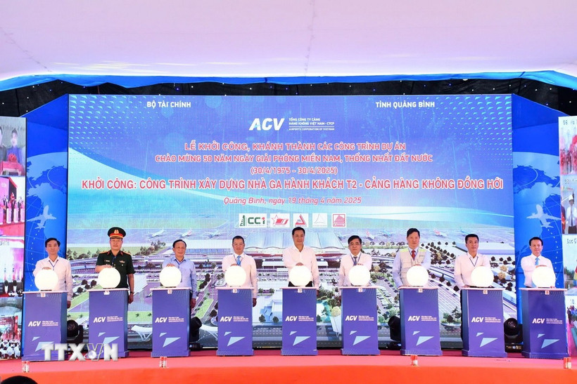 Nghi thức khởi công Dự án xây dựng Nhà ga hành khách T2 - Cảng hàng không Đồng Hới. (Ảnh: Tá Chuyên/TTXVN)