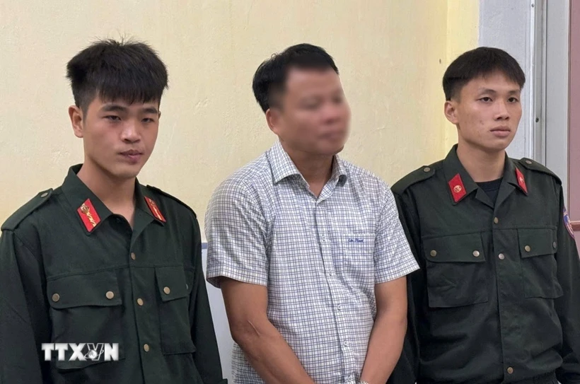 Công an tỉnh Thái Bình tạm giữ Tổng Biên tập Tạp chí điện tử Môi trường và Đô thị Việt Nam Đồng Xuân Thụ để làm rõ hành vi 'cưỡng đoạt tài sản.' (Ảnh: TTXVN phát) Công an tỉnh Thái Bình tạm giữ Tổng Biên tập Tạp chí điện tử Môi trường và Đô thị Việt Nam Đồng Xuân Thụ để làm rõ hành vi 'cưỡng đoạt tài sản.' (Ảnh: TTXVN phát)