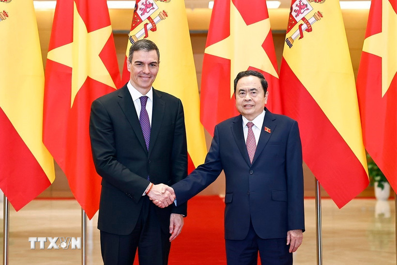 Chủ tịch Quốc hội Trần Thanh Mẫn với Thủ tướng Tây Ban Nha Pedro Sánchez. (Ảnh: Doãn Tấn/TTXVN)