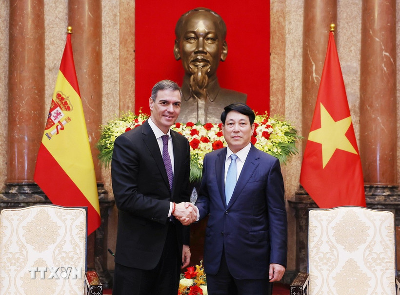 Chủ tịch nước Lương Cường tiếp Thủ tướng Tây Ban Nha Pedro Sánchez. (Ảnh: Lâm Khánh/TTXVN)