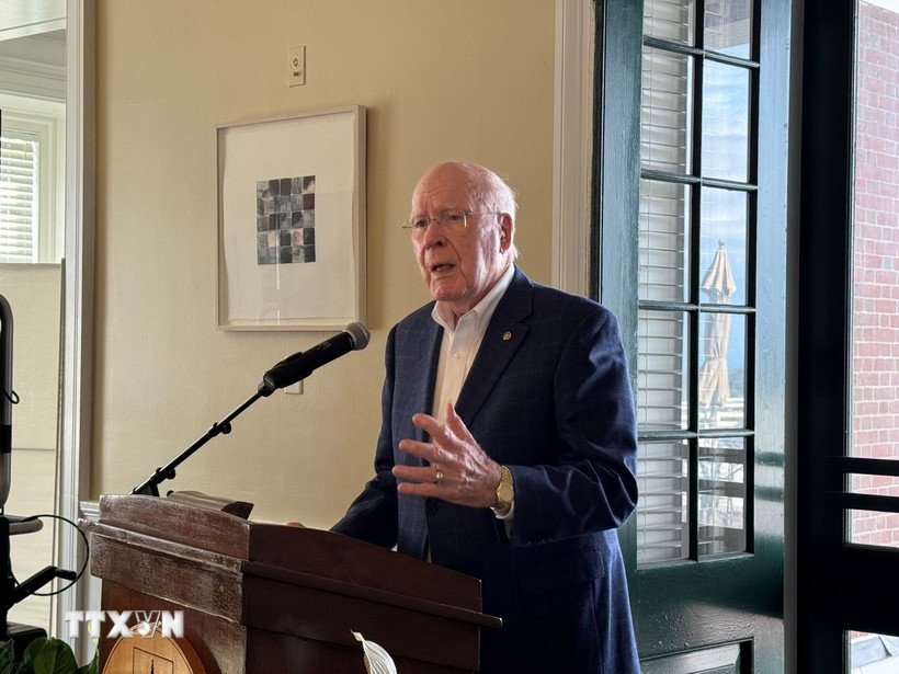 【写真】フォーラムにてスピーチを行うパトリック・レーヒー米上院議員（ベトナム通信社）