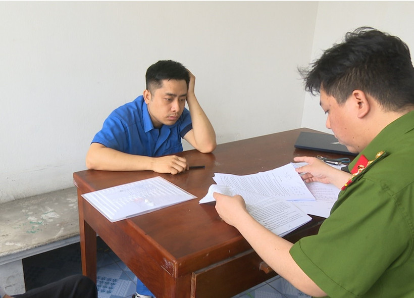 Cơ quan điều tra hỏi cung các bị can. (Nguồn: Công an Quảng Ninh)