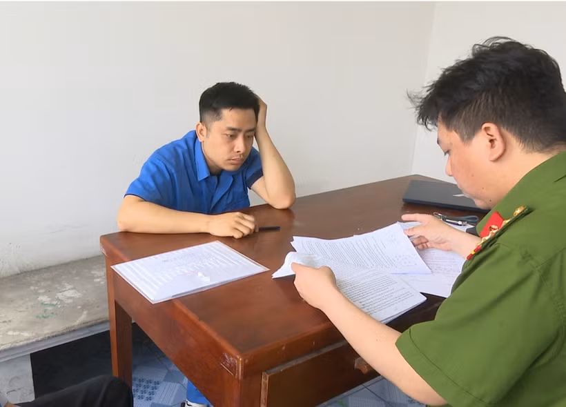 Cơ quan điều tra hỏi cung các bị can. (Nguồn: Công an Quảng Ninh)