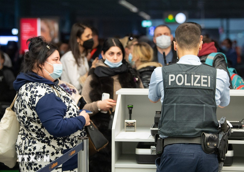 Người tị nạn Ukraine tại sân bay ở Frankfurt am Main, Đức, ngày 25/3/2022. (Ảnh: AFP/ TTXVN)