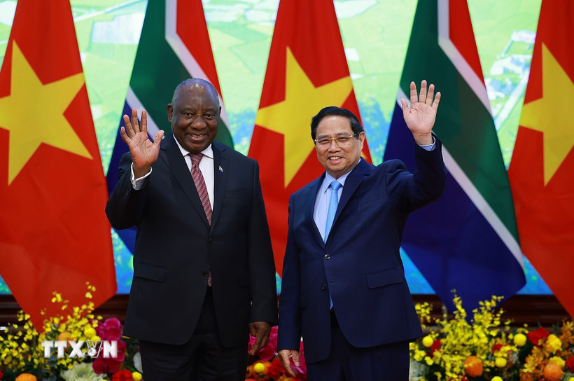 Thủ tướng Phạm Minh Chính hội kiến Tổng thống Cộng hòa Nam Phi Matamela Cyril Ramaphosa. (Ảnh: Dương Giang/TTXVN)