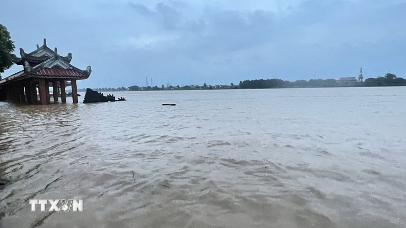 Lũ trên các sông ở Quảng Trị đang lên nhanh. (Ảnh: Thanh Thủy/TTXVN)