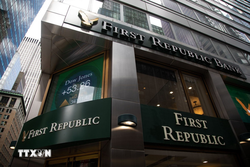Ngân hàng First Republic Bank ở New York, Mỹ. (Ảnh: THX/TTXVN)
