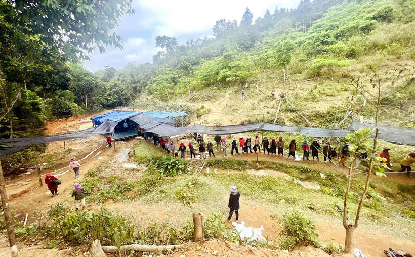 Hiện trường tìm kiếm quân nhân Hoa Kỳ mất tích trong chiến tranh (MIA) tại thôn Cợp, xã Hướng Phùng, huyện Hướng Hóa, tỉnh Quảng Trị. (Ảnh: Nguyên Linh/TTXVN)