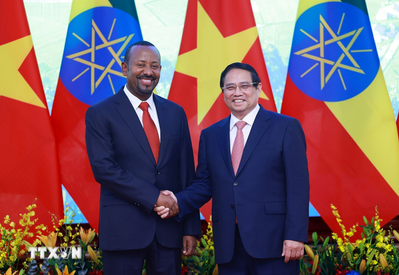 Thủ tướng Phạm Minh Chính và Thủ tướng Ethiopia Abiy Ahmed Ali hội đàm. (Ảnh: Dương Giang/TTXVN)