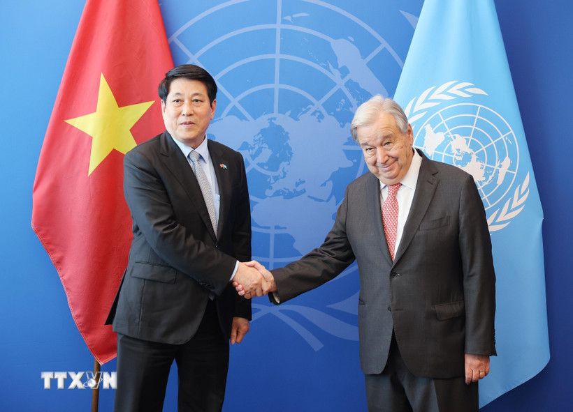 Chủ tịch nước Lương Cường gặp Tổng Thư ký Liên hợp quốc Antonio Guterres. (Ảnh: Lâm Khánh/TTXVN)