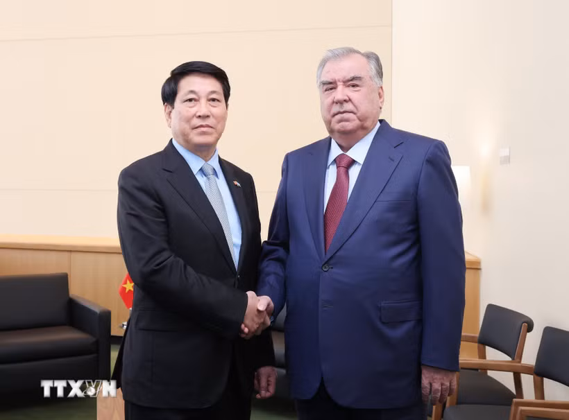 Chủ tịch nước Lương Cường gặp Tổng thống Tajikistan Emomali Rahmon. (Ảnh: Lâm Khánh/TTXVN)