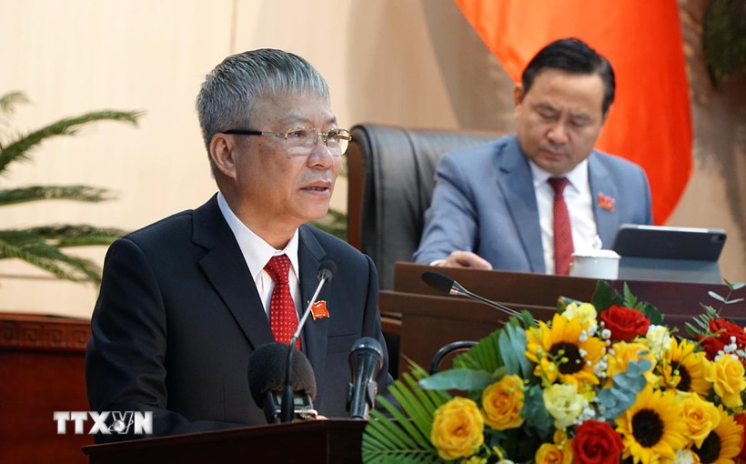 Chủ tịch Hội đồng Nhân dân thành phố Đà Nẵng Nguyễn Đức Dũng phát biểu tại Kỳ họp. (Ảnh: Quốc Dũng/TTXVN)