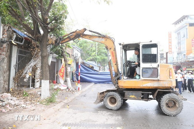 Cưỡng chế 17 hộ dân để thực hiện Dự án Vườn hoa hồ Hạnh Phúc, phường Trần Thành Ngọ, quận Kiến An (Hải Phòng). (Ảnh: TTXVN phát)