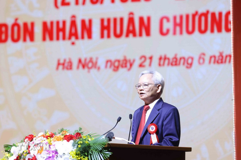 Nhà báo lão thành, Giáo sư-Tiến sỹ Tạ Ngọc Tấn, nguyên Giám đốc Học viện Báo chí và Tuyên truyền, nguyên Tổng Biên tập Tạp chí Cộng sản phát biểu tại Lễ kỷ niệm. (Ảnh: Phương Hoa/TTXVN)