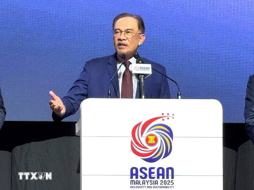 Thủ tướng Malaysia Anwar Ibrahim tại cuộc họp báo kết thúc Hội nghị. (Ảnh: Viên Luyến/TTXVN)