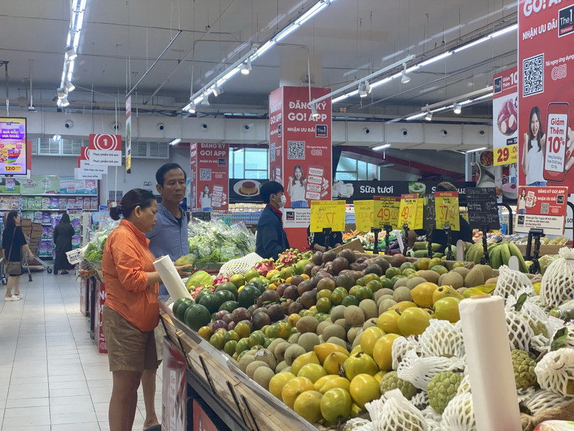 Người dân Đà Nẵng mua sắm tại siêu thị. (Ảnh: Khoa Chương/TTXVN)