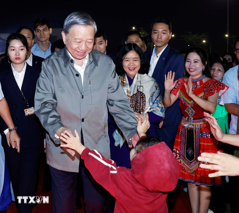 Tổng Bí thư Tô Lâm với nhân dân phường Thượng Cát, thành phố Hà Nội. (Ảnh: Thống Nhất/TTXVN)