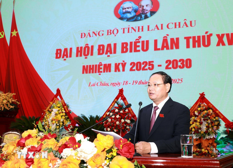 Đồng chí Lê Minh Ngân, Bí thư Tỉnh ủy Lai Châu nhiệm kỳ 2025-2030 phát biểu bế mạc Đại hội. (Ảnh: Quý Trung/TTXVN)