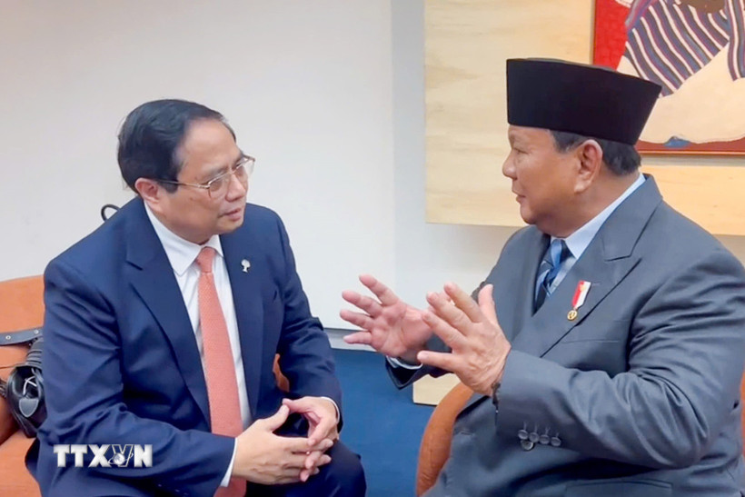 Thủ tướng Phạm Minh Chính gặp Tổng thống Indonesia Prabowo Subianto. (Ảnh: TTXVN)