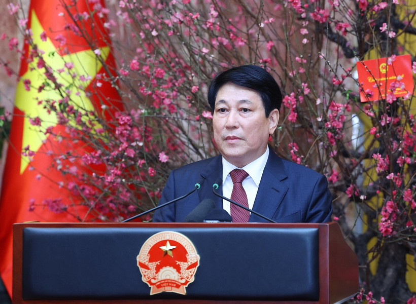 Chủ tịch nước Lương Cường chúc mừng năm mới Ất Tỵ và giao nhiệm vụ cho cán bộ, nhân viên Văn phòng Chủ tịch nước. (Ảnh: Lâm Khánh/TTXVN)