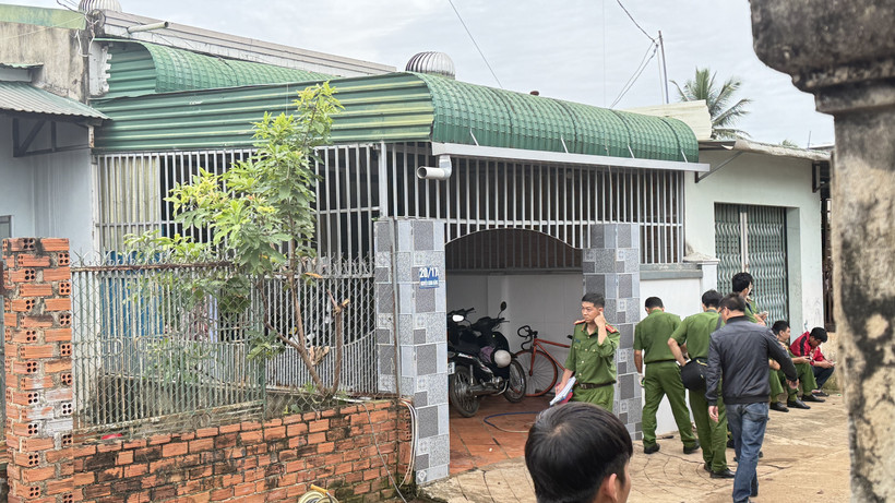 Căn nhà xảy ra vụ việc đang được công an điều tra. (Ảnh: Tường Quân/TTXVN)