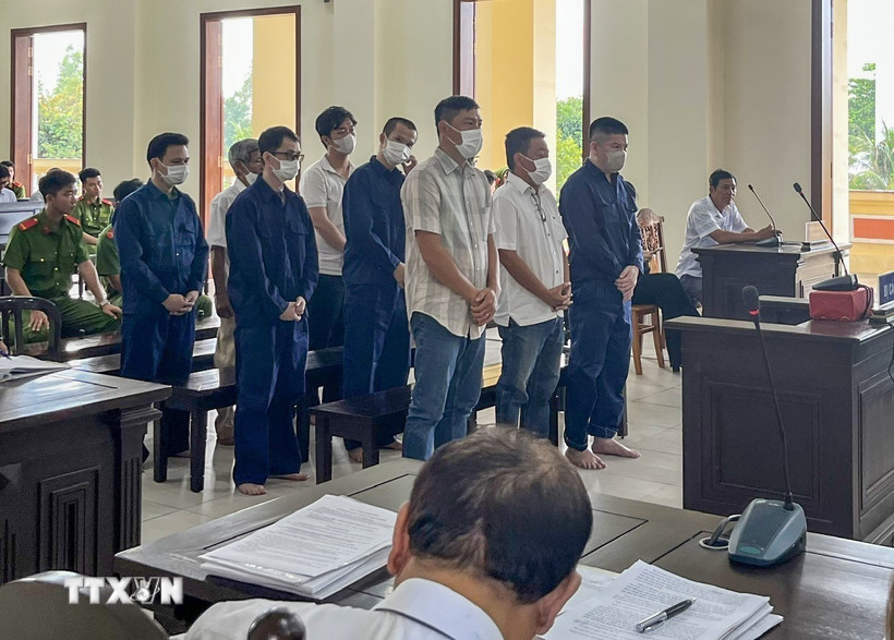 Các bị cáo nghe Hội đồng xét xử tuyên án. Ảnh: TTXVN phátCác bị cáo nghe Hội đồng xét xử tuyên án. (Ảnh: TTXVN phát)