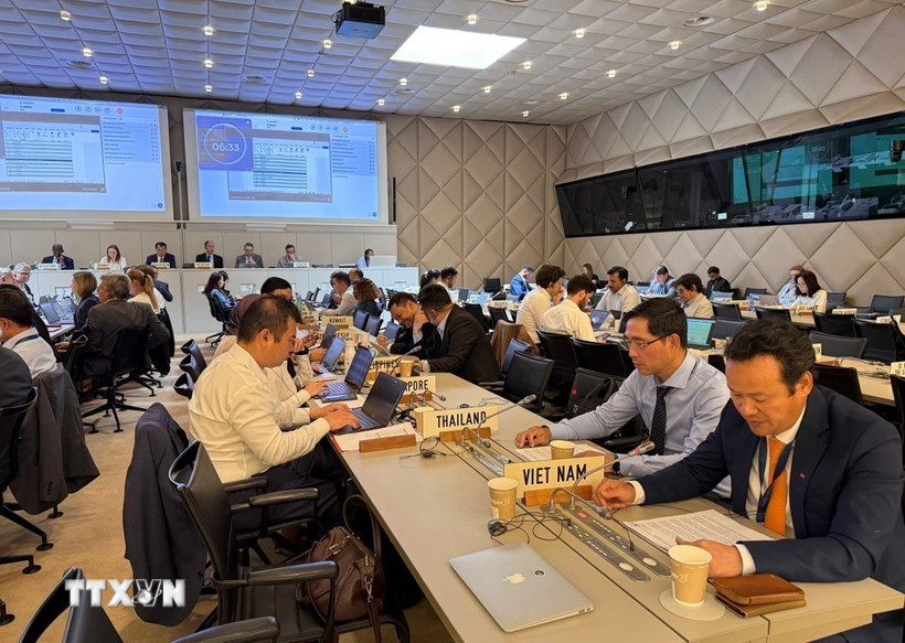 Đại sứ Mai Phan Dũng (ngoài cùng bên phải) phát biểu tại phiên rà soát. (Ảnh: TTXVN phát)