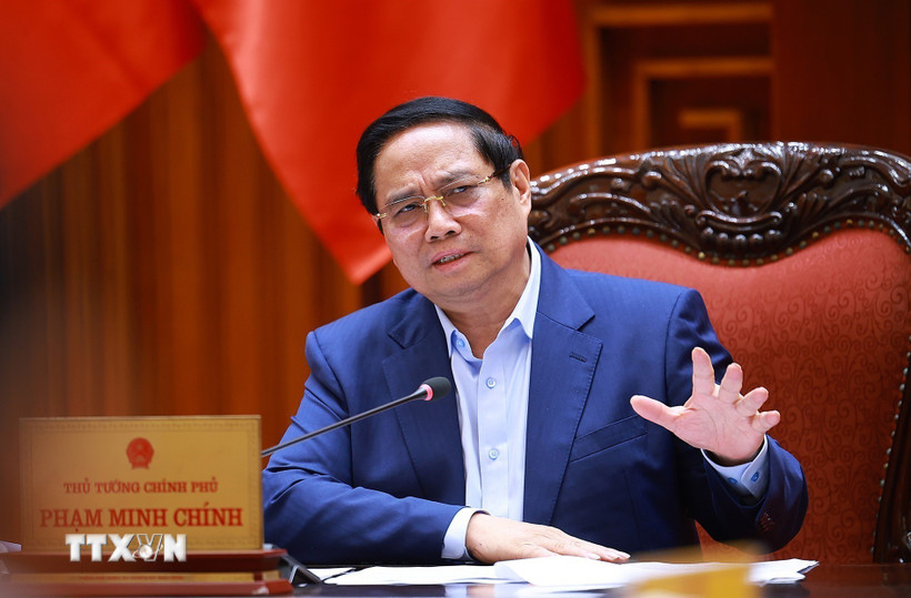 Thủ tướng Phạm Minh Chính chủ trì họp về Đề án phòng, chống sụt lún, sạt lở, ngập úng, hạn hán, xâm nhập mặn vùng đồng bằng sông Cửu Long đến năm 2035, tầm nhìn đến năm 2050. (Ảnh: Dương Giang/TTXVN)