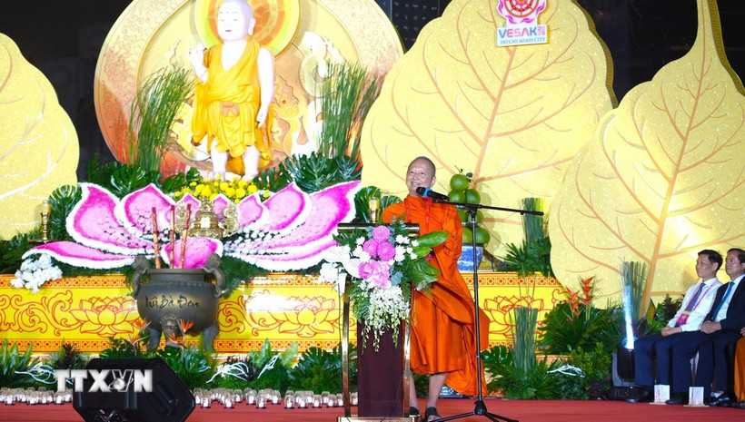 Hòa thượng Giáo sư, Tiến sỹ Phra Brahmapundit, Chủ tịch Ủy ban Tổ chức quốc tế Đại lễ Vesak Liên hợp quốc phát biểu.(Ảnh: Minh Phú/TTXVN)