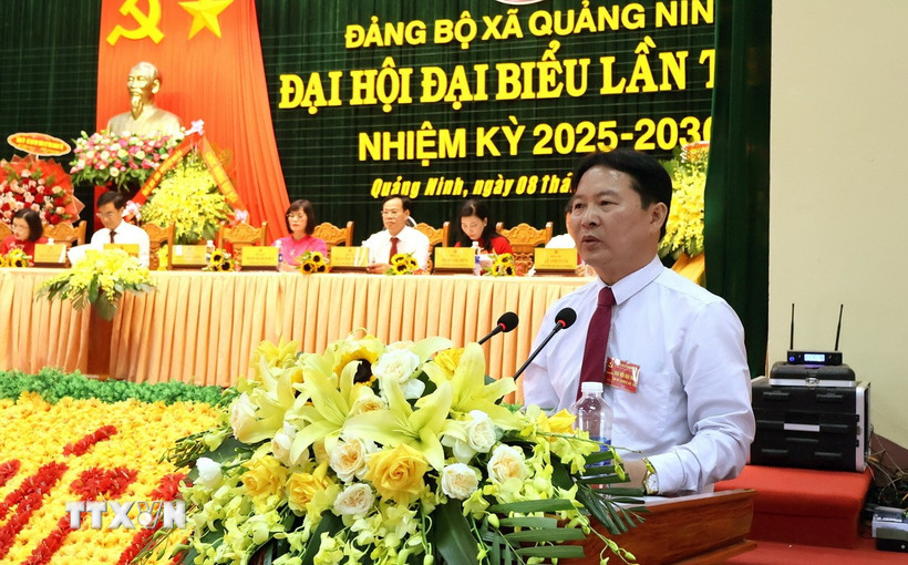 Ông Phạm Trung, Bí thư Đảng ủy xã Quảng Ninh nhiệm kỳ 2025-2030 phát biểu nhận nhiệm vụ. (Ảnh: Nguyên Linh/TTXVN)