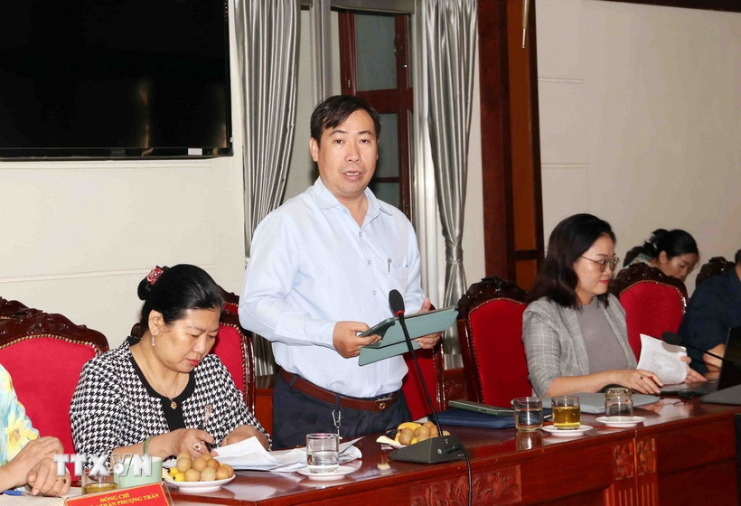 Ông Lê Minh Đức, Phó Trưởng ban Pháp chế Hội đồng Nhân dân Thành phố Hồ Chí Minh góp ý tại Hội thảo. (Ảnh: Xuân Khu/TTXVN)