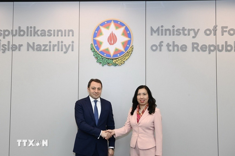 Thứ trưởng Bộ Ngoại giao Lê Thị Thu Hằng cùng Thứ trưởng Bộ Ngoại giao Azerbaijan E. Mammadov chủ trì Tham vấn chính trị. (Ảnh: TTXVN phát)