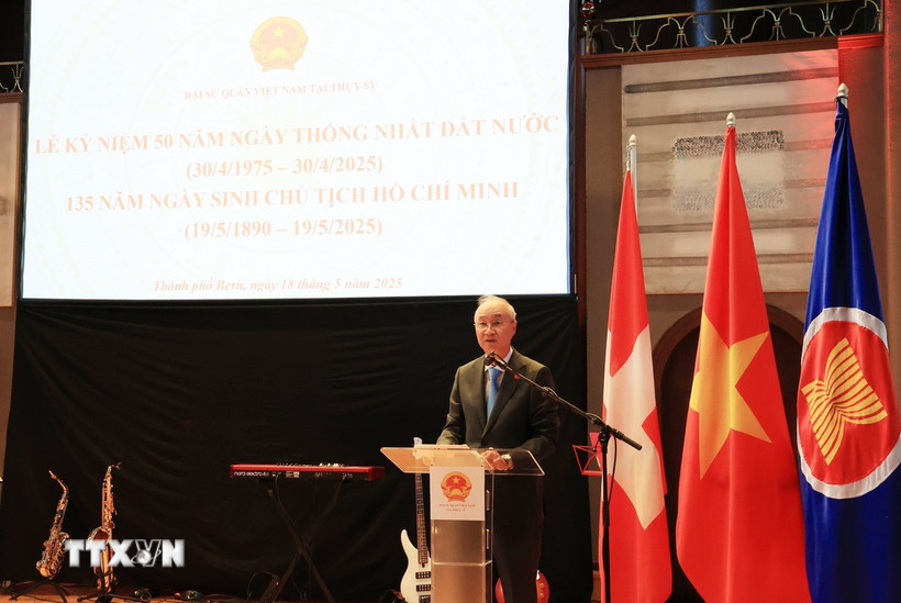 Đại sứ Việt Nam tại Thụy Sĩ, ông Phùng Thế Long. (Ảnh: Anh Hiển/TTXVN)