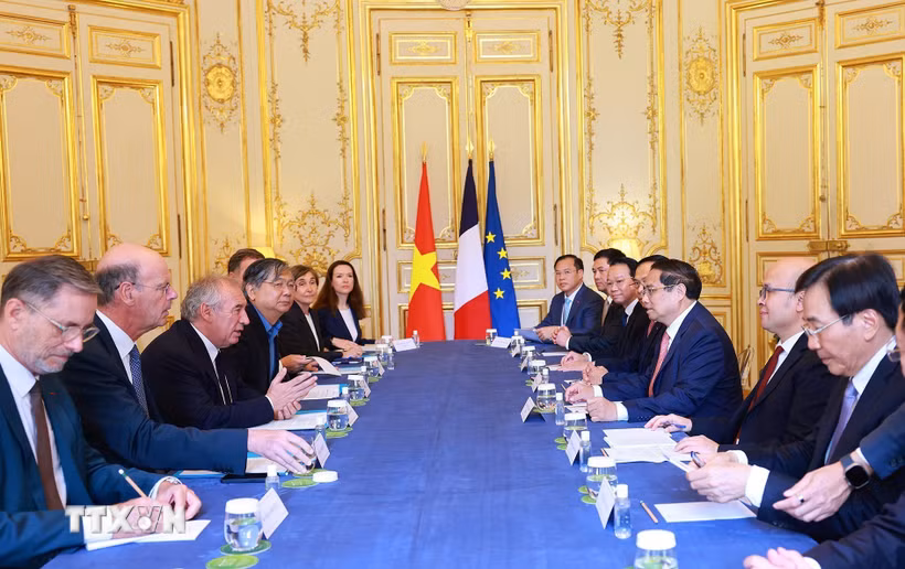 Thủ tướng Phạm Minh Chính hội đàm với Thủ tướng Pháp Francois Bayrou. (Ảnh: Dương Giang/TTXVN)