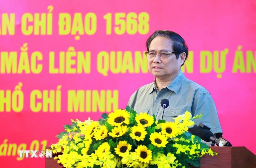 Thủ tướng Phạm Minh Chính làm việc với lãnh đạo Thành phố Hồ Chí Minh về tháo gỡ khó khăn liên quan đến các dự án. (Ảnh: Dương Giang/TTXVN)